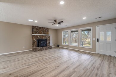 2 Welland Ln, Bella Vista, AR 72715 - photo 3