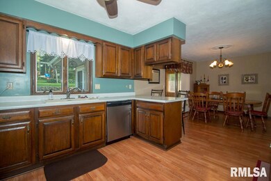 1211 W 46th St, Davenport, IA 52806 - photo 5