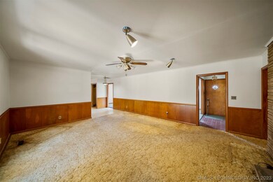 Family room w/fp