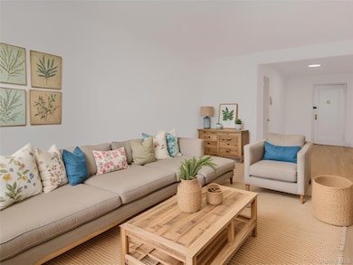 Pelham South unit 4H, Bronx, NY 10462 - photo 2