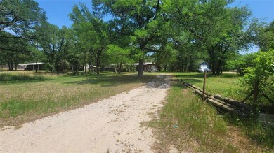 935 S Cardinal Rd, Azle, TX 76020 - photo 3