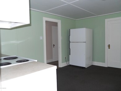 575 Oak St, Stroudsburg, PA 18360 - photo 5