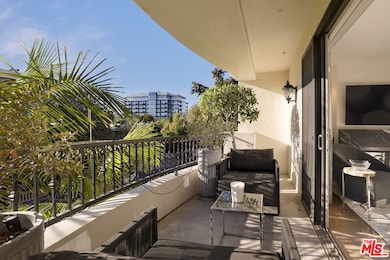 122 N Clark Dr unit 306, West Hollywood, CA 90048 - photo 6