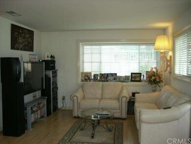 Living Room right wing