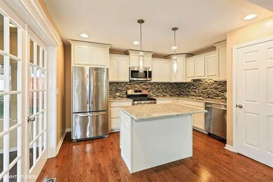 625 W Gladys Ave, Elmhurst, IL 60126 - photo 2