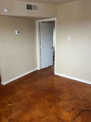 Unfurnished room with baseboards and a smoke dete