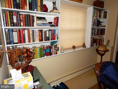 9 Hedgerow Dr, Morrisville, PA 19067 - photo 5