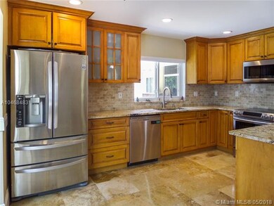 Stainless Steel Appliances, Wood Cabinetry, Granit