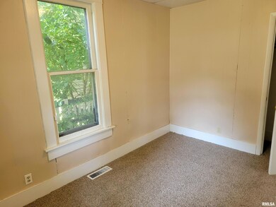 628 Omaha Ave, Lincoln, IL 62656 - photo 7