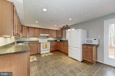 11565 Ivy Bush Ct, Reston, VA 20191 - photo 6