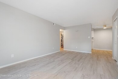 4189 Amboy Rd unit 2A, Staten Island, NY 10308 - photo 5