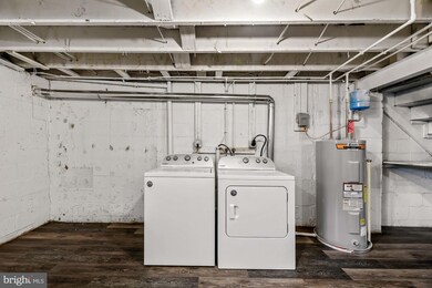 807 Wildwood Pkwy, Baltimore, MD 21229 - photo 3