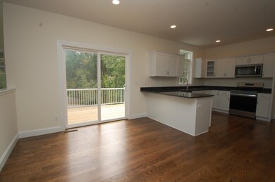 32 Bancroft Rd, Londonderry, NH 03053 - photo 3