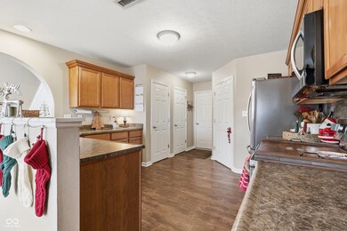 15460 Old Pond Cir, Noblesville, IN 46060 - photo 7