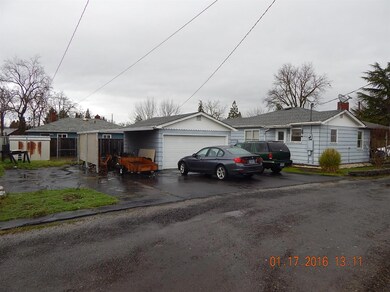 345 N 6th St, Central Point, OR 97502 - photo 2