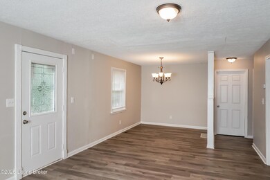 803 Candleglow Ct, Louisville, KY 40214 - photo 4