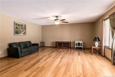 3757 Heatherbrook Trail  Family room