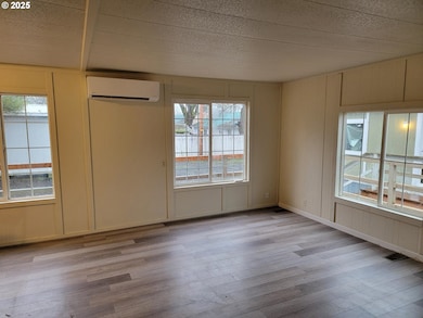 1110 N Old Pacific Hwy, Myrtle Creek, OR 97457 - photo 7