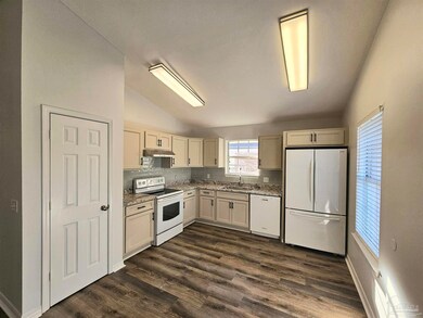 28 Easton St, Cantonment, FL 32533 - photo 4