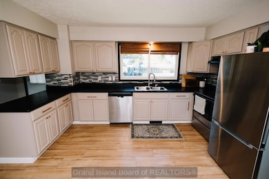 215 S 18th St, Aurora, NE 68818 - photo 3