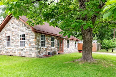 1019 Pine St, Bonham, TX 75418 - photo 4