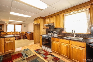 129 Lawrence St, Fords, NJ 08863 - photo 7