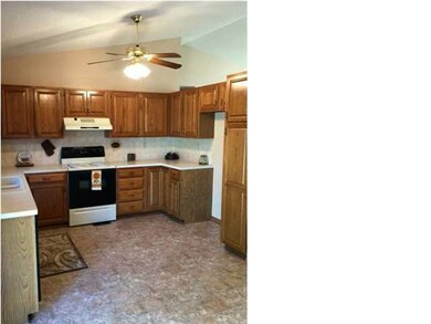 PREPARING MEALS IN THIS KITCHEN IS A BREEZE