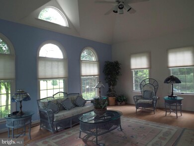 22100 Creekview Dr, Gaithersburg, MD 20882 - photo 4