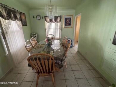 206 S Date St, Toppenish, WA 98948 - photo 5