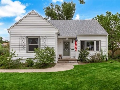 335 19th St NW, Cedar Rapids, IA 52405 - photo 2