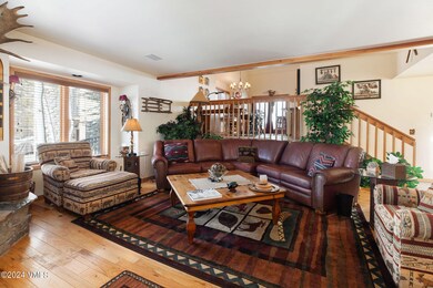 1881_lionsridge_loop_19_interior_living_