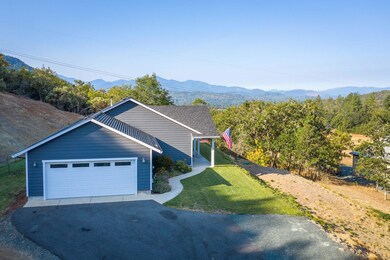 209 Clear Sky Dr, Grants Pass, OR 97526 - photo 2