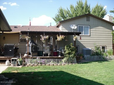 Covered patio & back