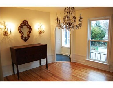 Dining Room. Spacious and classic dining room desi