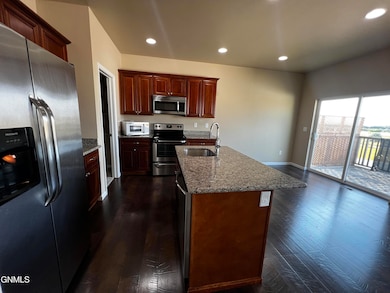 13709 Kristina St, Williston, ND 58801 - photo 5