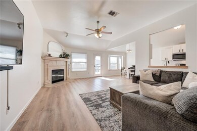 1008 Caracara Dr, Norman, OK 73072 - photo 5