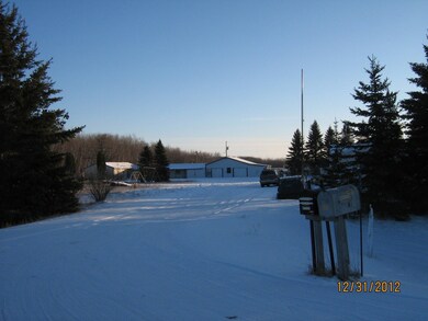 1760-7 driveway to house