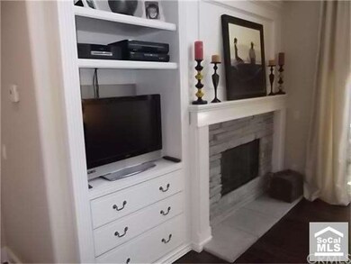 FIREPLACE AND BUILT-IN IN LIVING ROOM