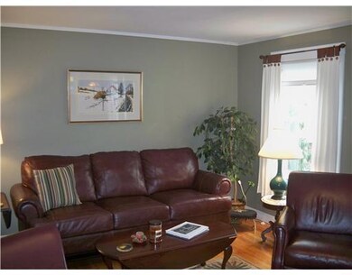 Living Room. Bright and comfortable...