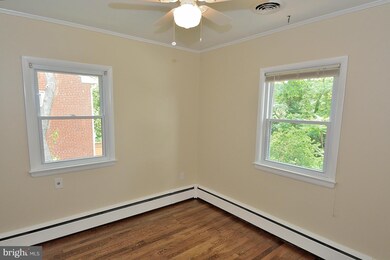 19 W Taylor Run Pkwy, Alexandria, VA 22314 - photo 5
