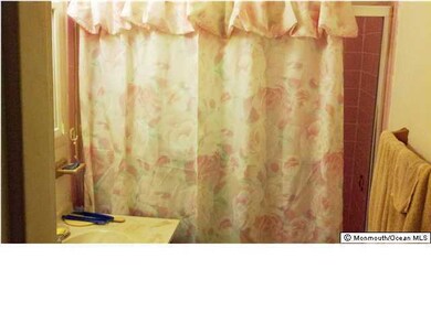 40 Manchester Ct unit D, Freehold, NJ 07728 - photo 3