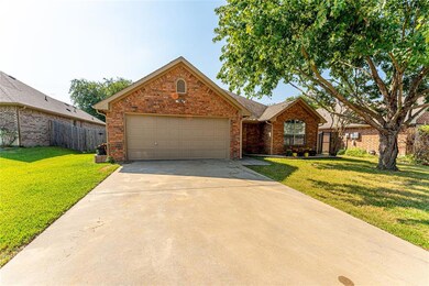 703 Oakmont Dr, Ennis, TX 75119 - photo 5