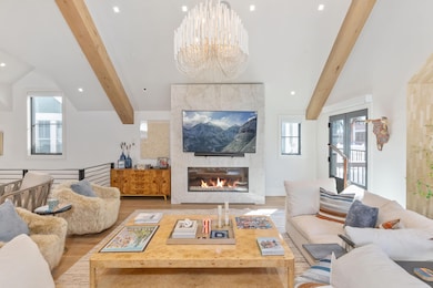 475.int.fireplace