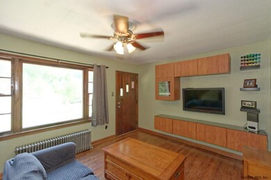 27 Robinhood Rd, Albany, NY 12203 - photo 4