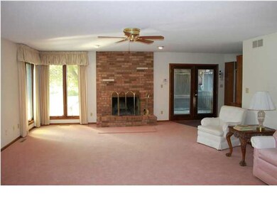 Large open Living room with great windows!