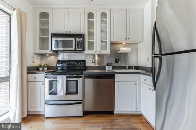 11507 Buttonwood Ct, Reston, VA 20191 - photo 2