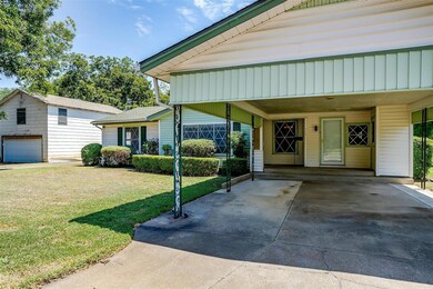 315 Woodard Ave, Cleburne, TX 76033 - photo 2