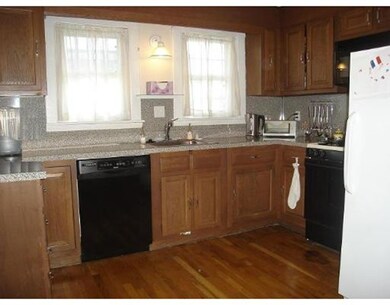 32 Oakland St unit 32, Watertown, MA 02472 - photo 2