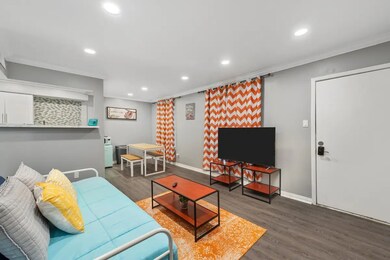 3611 Graustark St unit 15, Houston, TX 77006 - photo 7