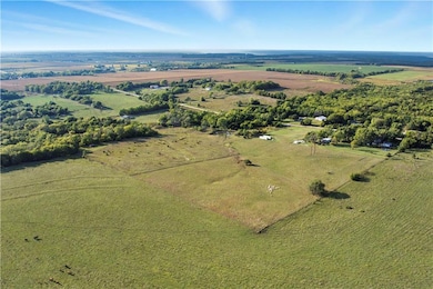 1369 N 550 Rd, Baldwin City, KS 66006 - photo 2
